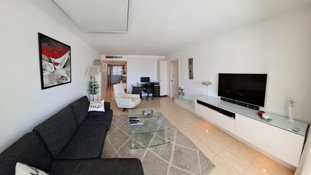 a907b973-ae8a-4a28-abd3-8152eda9da8d